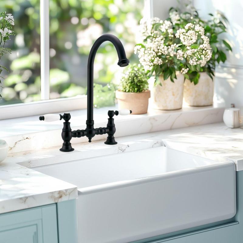 PB Nostalgische Brugkeukenkraan mat zwart ronde uitloop met witte hendels PBN.ZW.R.WH