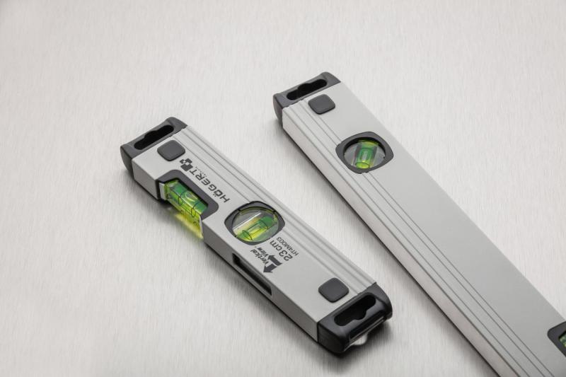 Hoegert Aluminium niveau 23 cm met 3 waterpasbellen voor verticale weergave. 1208960437